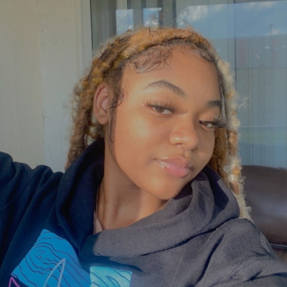 Meet your Posher, Harmony - Picture 1 of 1